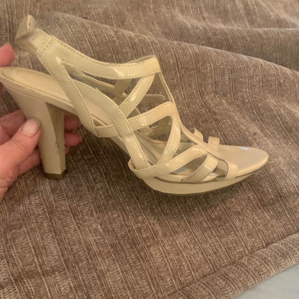Naturalizer Baylor Nude Patent 3 1/2” heel - 8.5